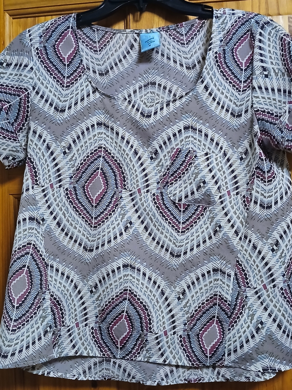 h.i.p. Gray Geometric Print Short Sleeve Blouse with Blue Accents